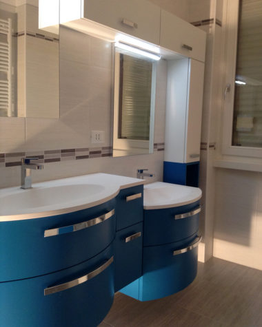 Bagno laccato opaco blu