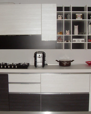 Cucina in pvc pino bianco e nero