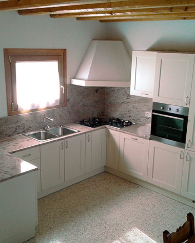 Cucina in legno massello